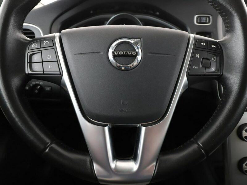 Volvo V40 full LED jasne skóry klima auto czujniki parkowania grzane fotele II (2012-)