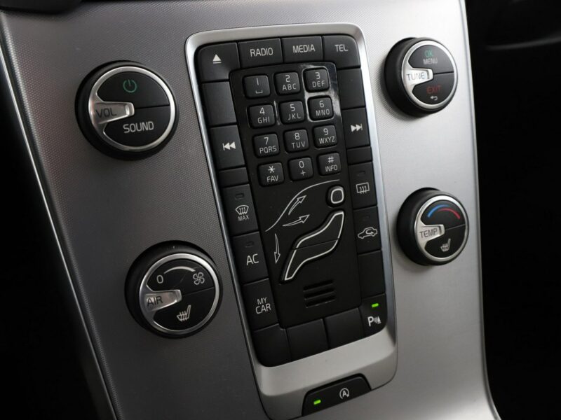 Volvo V40 full LED jasne skóry klima auto czujniki parkowania grzane fotele II (2012-)