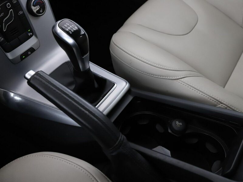 Volvo V40 full LED jasne skóry klima auto czujniki parkowania grzane fotele II (2012-)