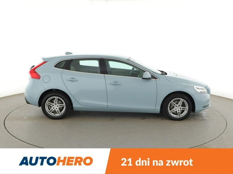 Volvo V40 full LED jasne skóry klima auto czujniki parkowania grzane fotele II (2012-)