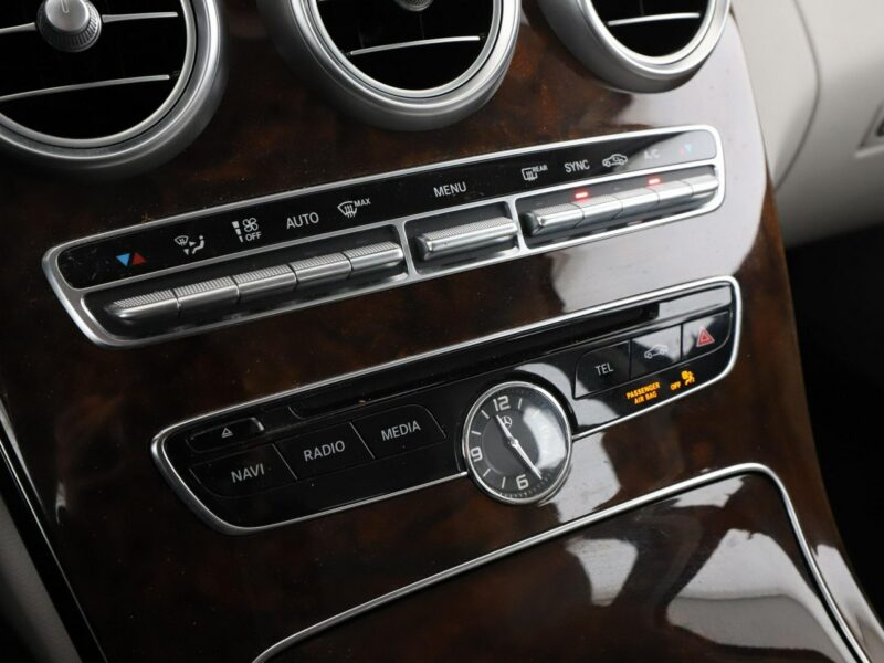 Mercedes C 180 automat półskóra jane wnętrze navi klima auto grzane fotele kamera W205 (2014-2021)