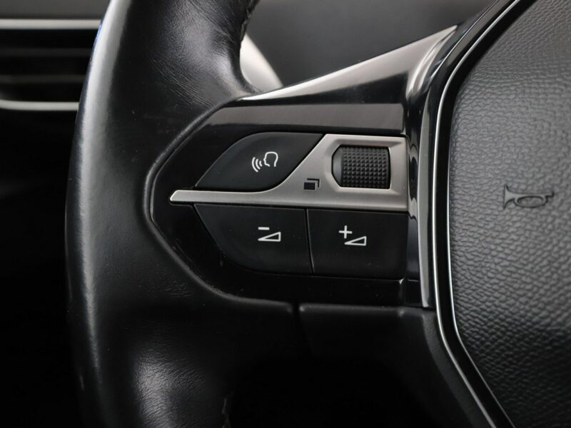 Peugeot 5008 Allure skóra 7-os. navi kamera grzane fotele hak tempomat LED II (2017-)