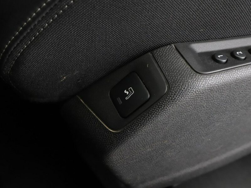 Peugeot 5008 Allure skóra 7-os. navi kamera grzane fotele hak tempomat LED II (2017-)