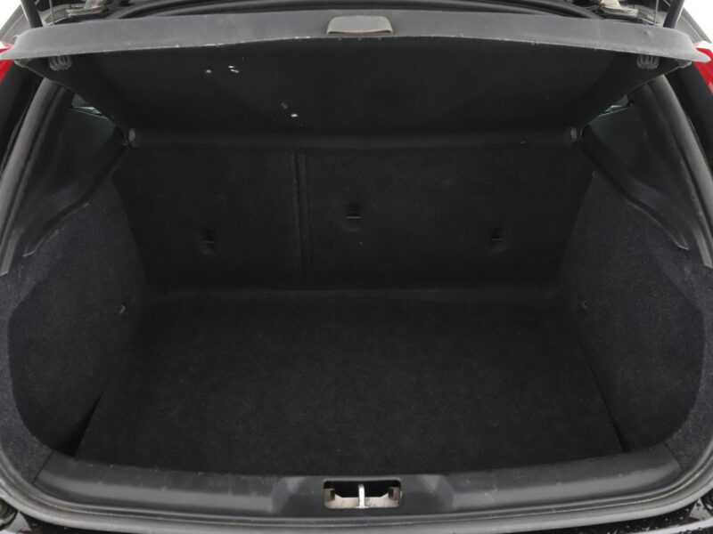 Volvo V40 Cross Country 2.0d Automat Cross Country Navi Tempomat Grzane Fotele TFT LED Kamera