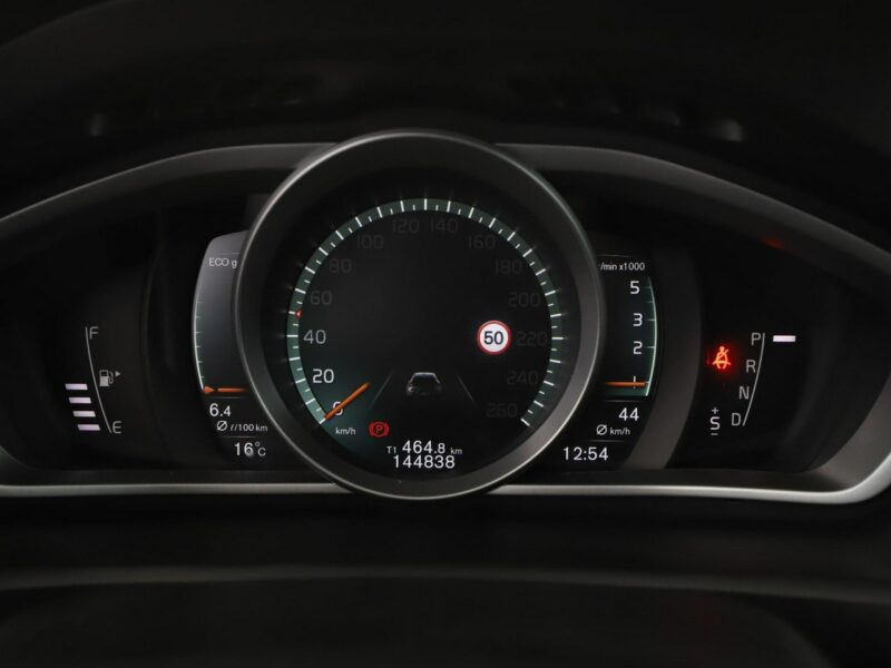 Volvo V40 Cross Country 2.0d Automat Cross Country Navi Tempomat Grzane Fotele TFT LED Kamera