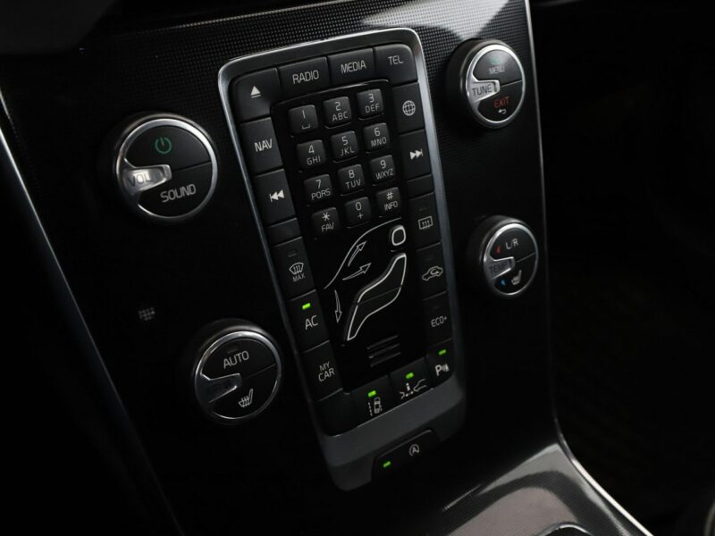 Volvo V40 Cross Country 2.0d Automat Cross Country Navi Tempomat Grzane Fotele TFT LED Kamera