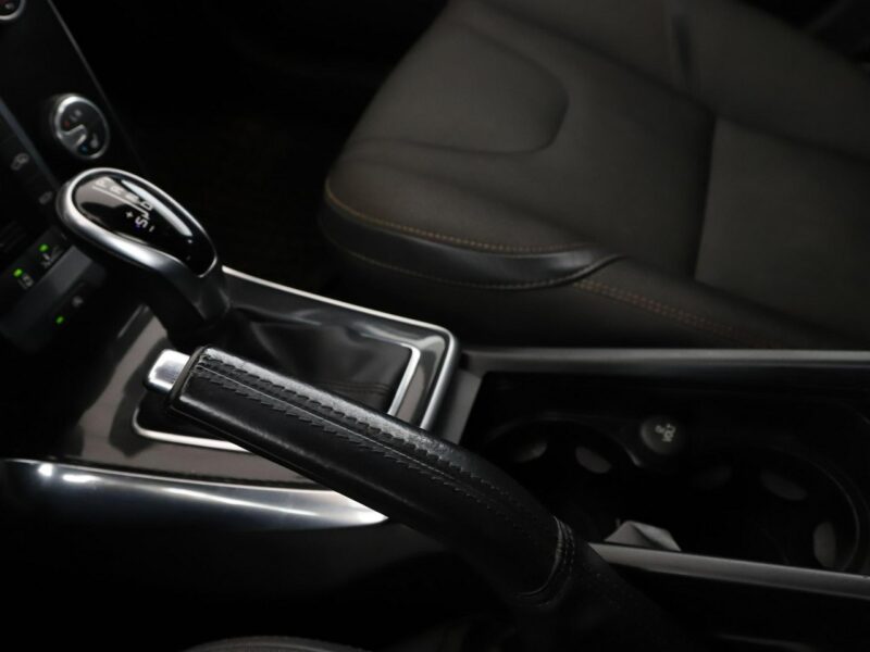 Volvo V40 Cross Country 2.0d Automat Cross Country Navi Tempomat Grzane Fotele TFT LED Kamera