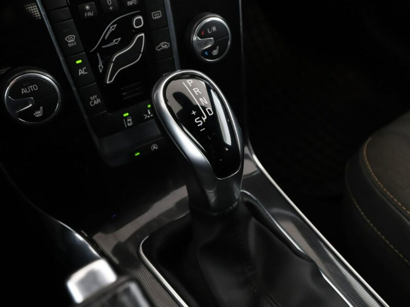 Volvo V40 Cross Country 2.0d Automat Cross Country Navi Tempomat Grzane Fotele TFT LED Kamera