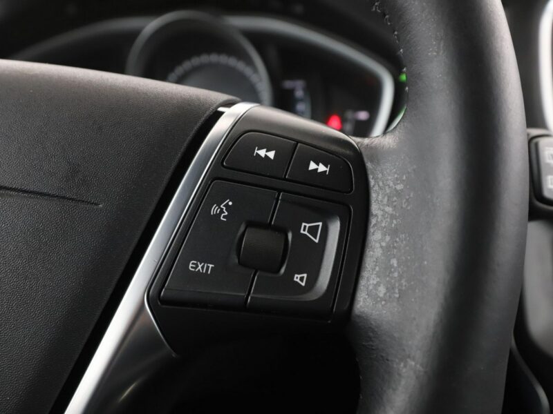 Volvo V40 Cross Country 2.0d Automat Cross Country Navi Tempomat Grzane Fotele TFT LED Kamera