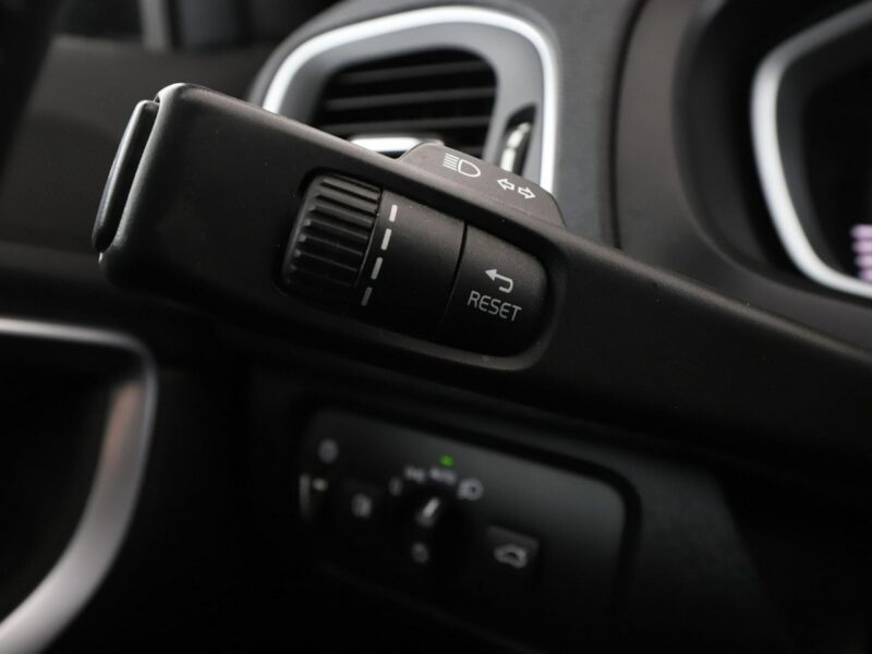 Volvo V40 Cross Country 2.0d Automat Cross Country Navi Tempomat Grzane Fotele TFT LED Kamera