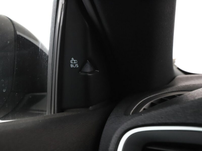 Volvo V40 Cross Country 2.0d Automat Cross Country Navi Tempomat Grzane Fotele TFT LED Kamera