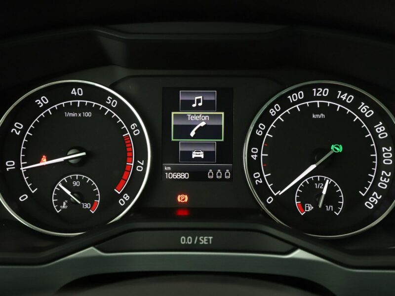 Škoda Superb 1.8 TSI Automat Climatronic Tempomat Nawigacja BiXenon El.klapa Kamera III (2015-2023)