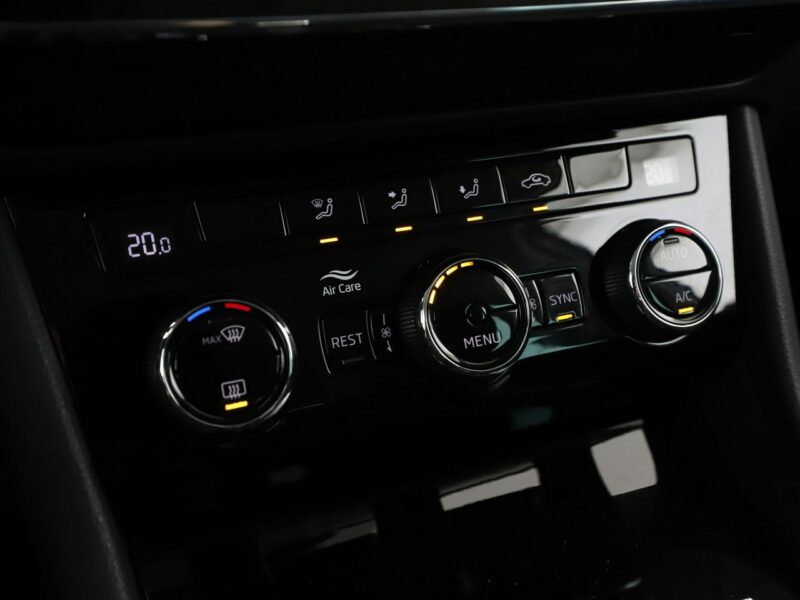 Škoda Superb 1.8 TSI Automat Climatronic Tempomat Nawigacja BiXenon El.klapa Kamera III (2015-2023)