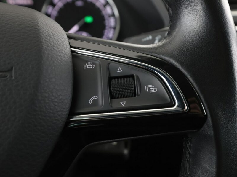 Škoda Superb 1.8 TSI Automat Climatronic Tempomat Nawigacja BiXenon El.klapa Kamera III (2015-2023)