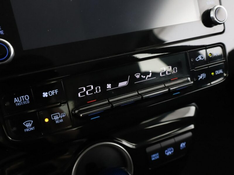 Toyota Prius PHEV full LED navi klima auto kamera cofania IV (2015-2023)