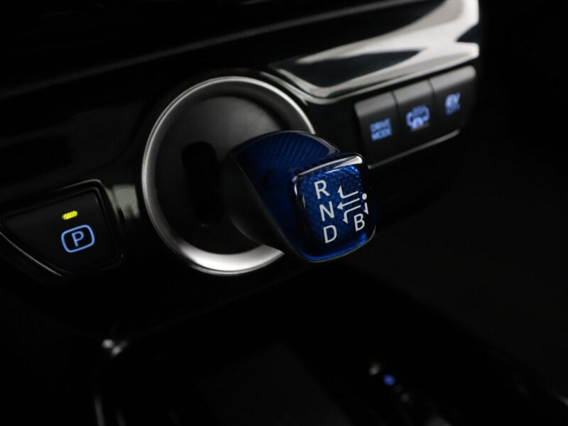 Toyota Prius PHEV full LED navi klima auto kamera cofania IV (2015-2023)