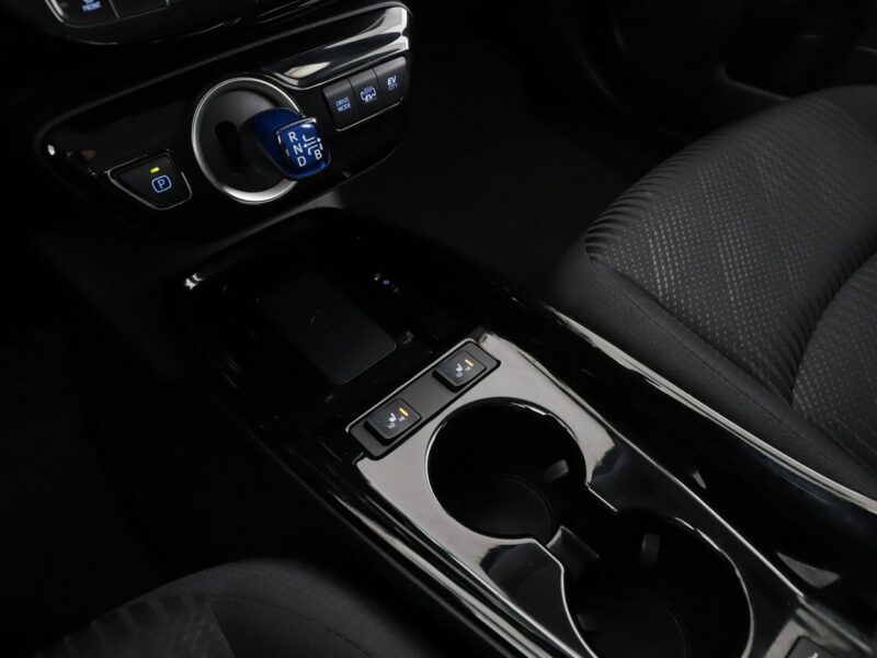 Toyota Prius PHEV full LED navi klima auto kamera cofania IV (2015-2023)