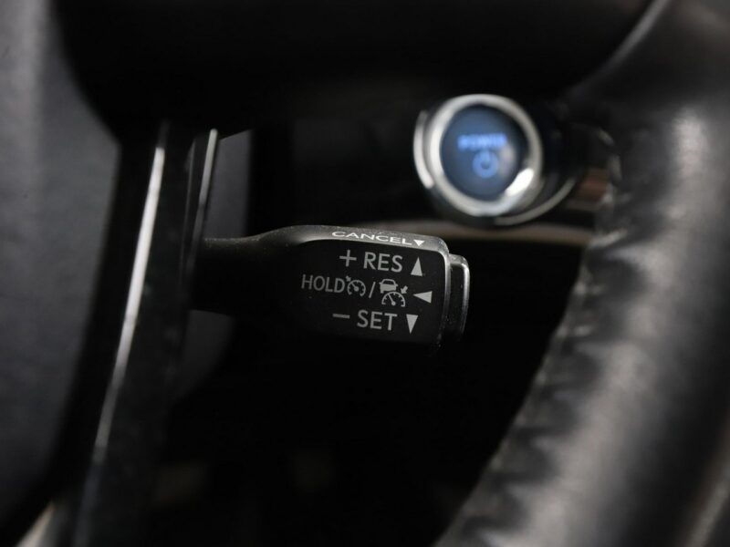 Toyota Prius PHEV full LED navi klima auto kamera cofania IV (2015-2023)