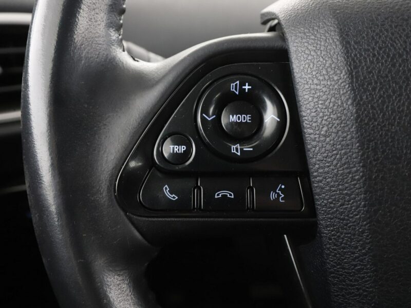 Toyota Prius PHEV full LED navi klima auto kamera cofania IV (2015-2023)