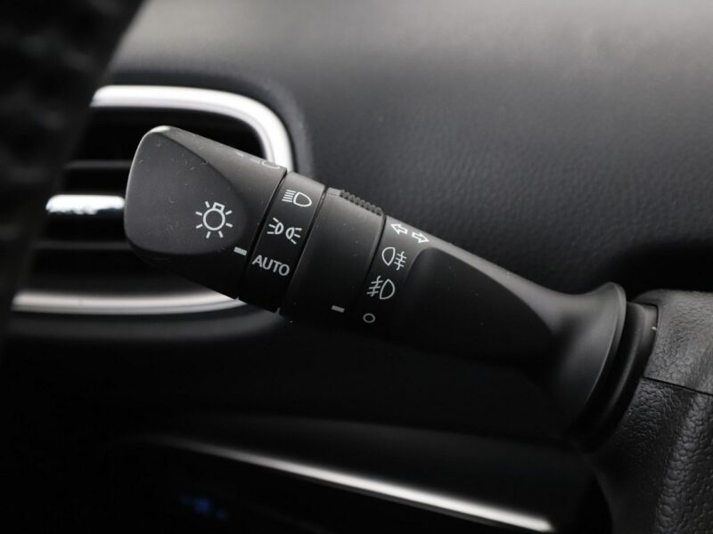 Toyota Prius PHEV full LED navi klima auto kamera cofania IV (2015-2023)