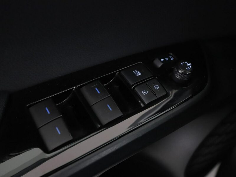 Toyota Prius PHEV full LED navi klima auto kamera cofania IV (2015-2023)