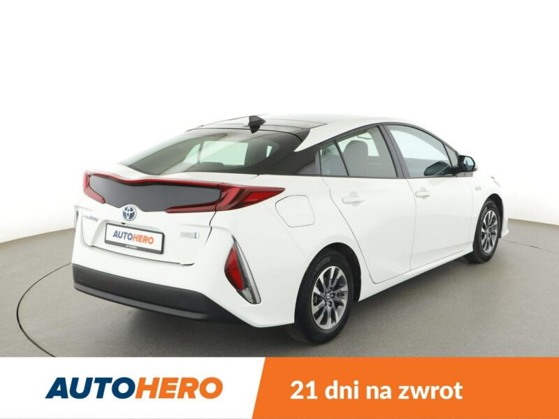 Toyota Prius PHEV full LED navi klima auto kamera cofania IV (2015-2023)