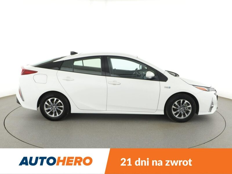Toyota Prius PHEV full LED navi klima auto kamera cofania IV (2015-2023)