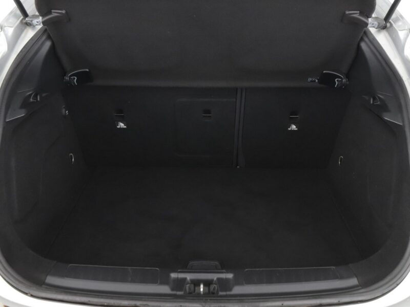 Infiniti Q30 1.5 Diesel Premium Klimatronik Nawigacja Grzane Fotele Kamera PDC LED