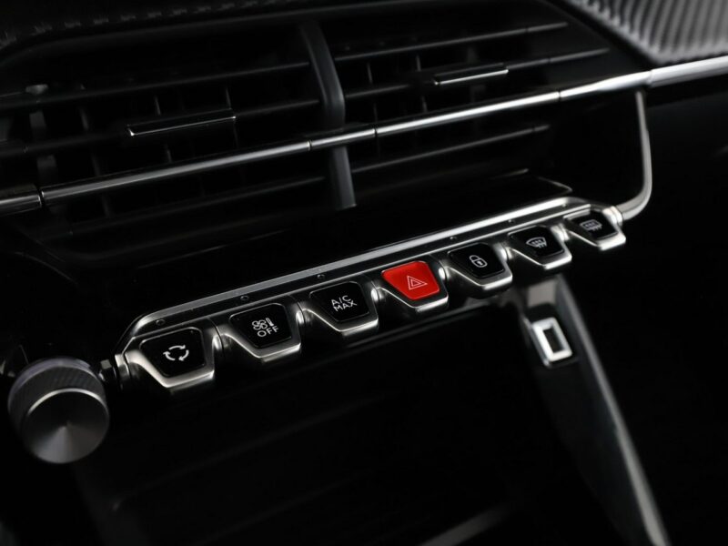 Peugeot 2008 automat LED klima auto kamera i czujniki parkowania II (2019-)