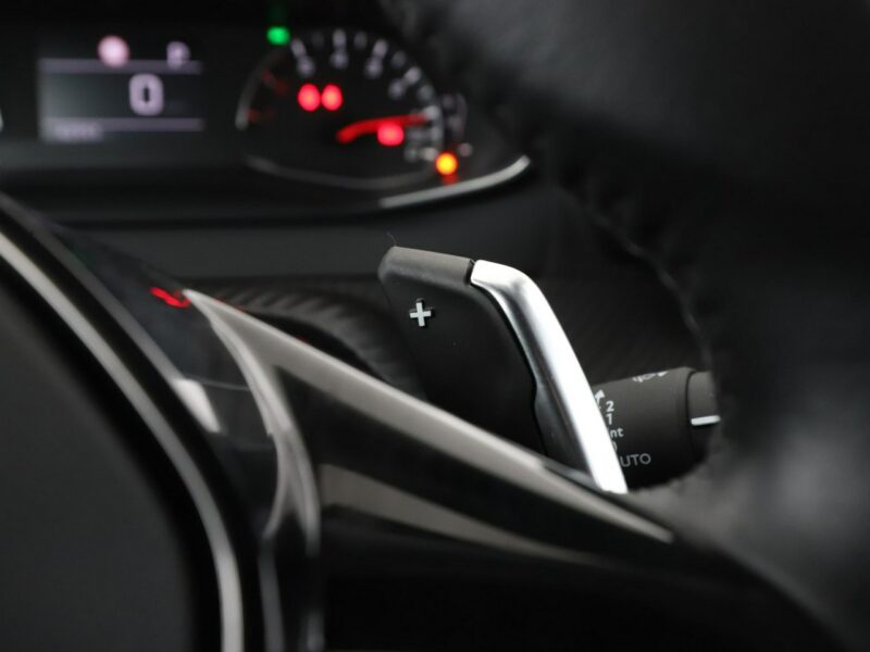 Peugeot 2008 automat LED klima auto kamera i czujniki parkowania II (2019-)