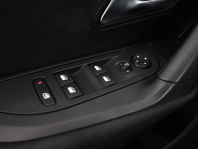 Peugeot 2008 automat LED klima auto kamera i czujniki parkowania II (2019-)