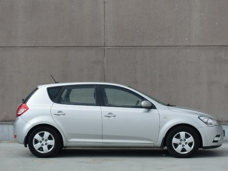 Kia Cee'd 1.6 CRDI/116KM/Automat/Telefon/Zarejestrowany/ Ks.Serwisowe I (2006-2012)