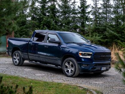 RAM 1500 Crew Cab Sport / 5.7 V8 Hemi / 390KM / Bogata opcja / 4x4 / 2020