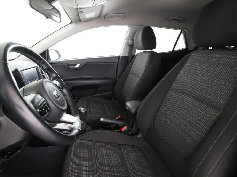 Kia Stonic klima auto grzane fotele czujniki parkowania