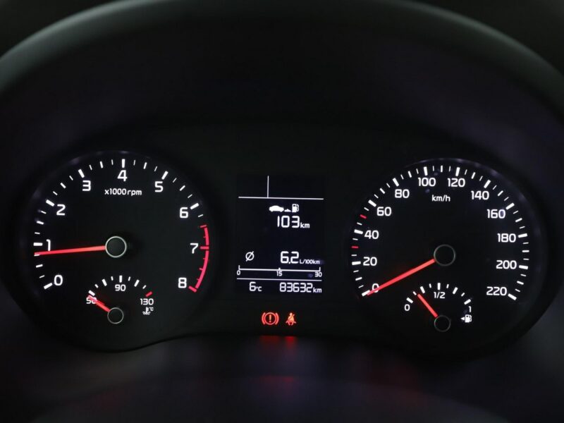 Kia Stonic klima auto grzane fotele czujniki parkowania