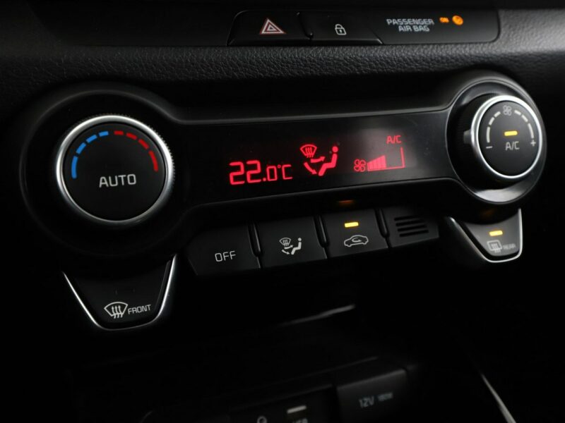 Kia Stonic klima auto grzane fotele czujniki parkowania