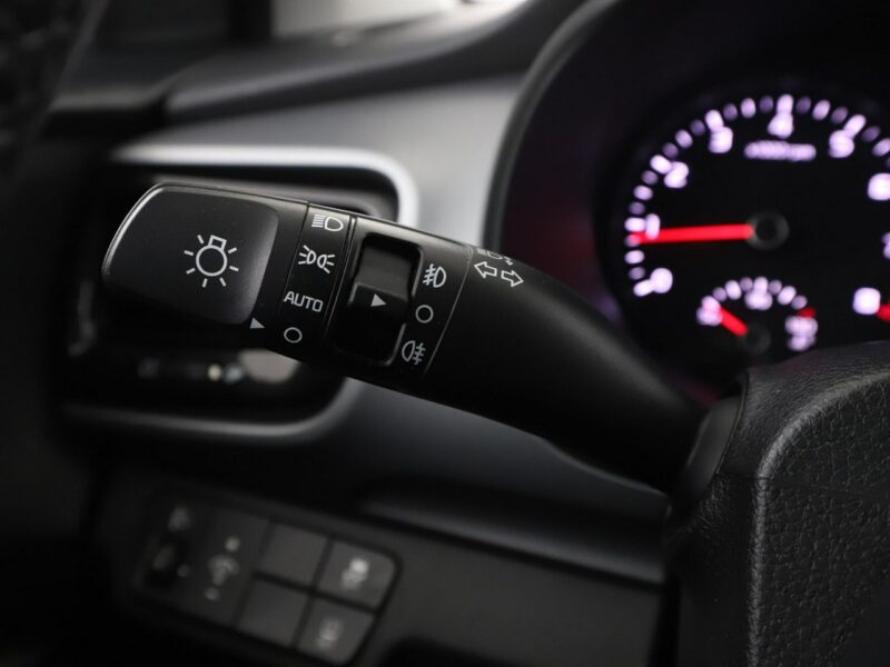 Kia Stonic klima auto grzane fotele czujniki parkowania