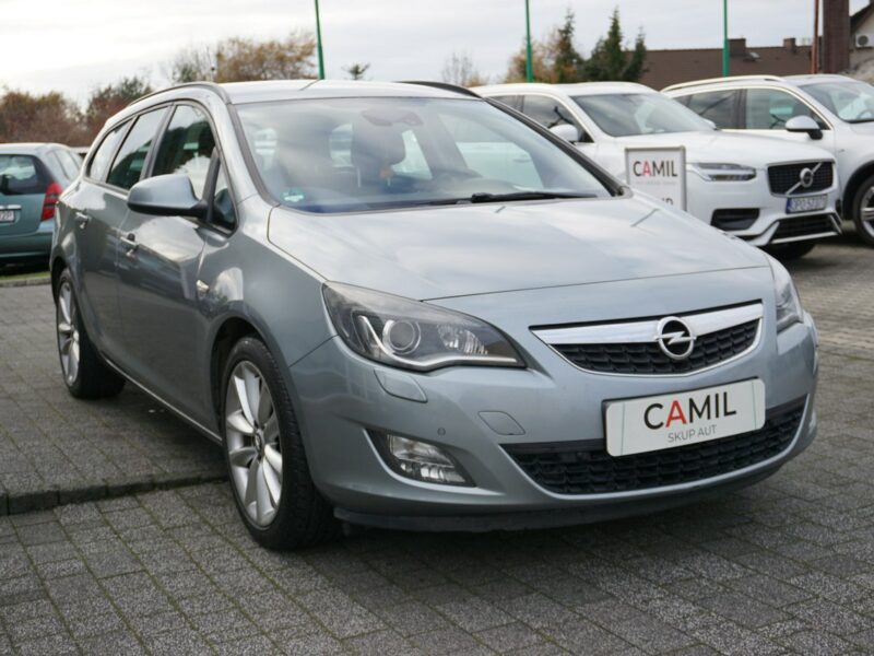 Opel Astra zarejestrowany, ubezpieczony, bogato wyposażony J (2009-2019)