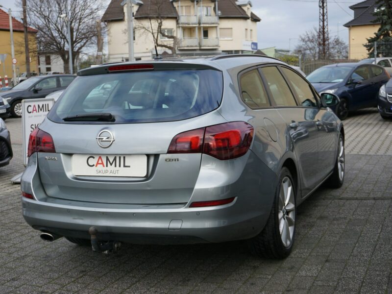 Opel Astra zarejestrowany, ubezpieczony, bogato wyposażony J (2009-2019)