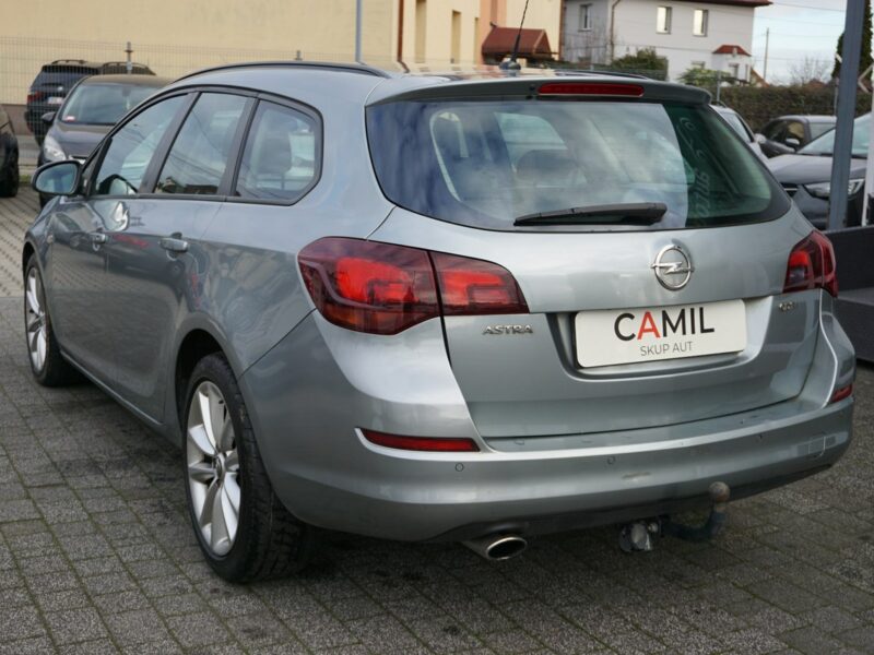 Opel Astra zarejestrowany, ubezpieczony, bogato wyposażony J (2009-2019)