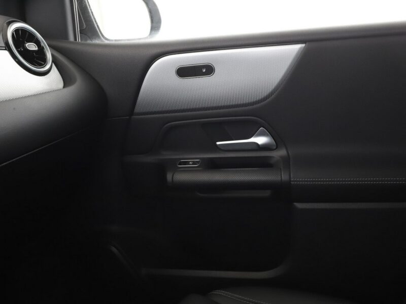 Mercedes B 180 Style automat półskóra navi grzane fotele kamera LED tempomat W247 (2018-)