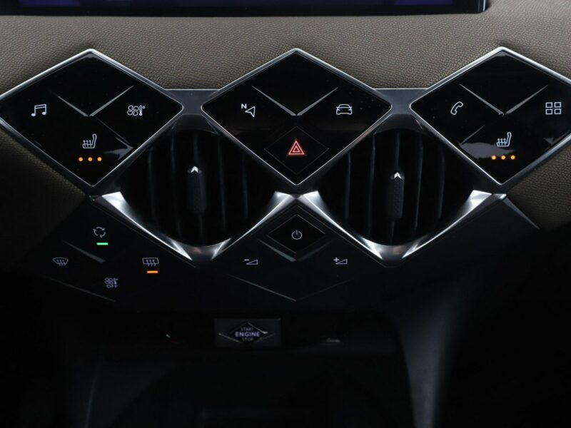 DS Automobiles DS 3 Crossback 1.2 Be Chic Nawigacja Tempomat Grzane Fotele Półskóra HUD Kamera LED