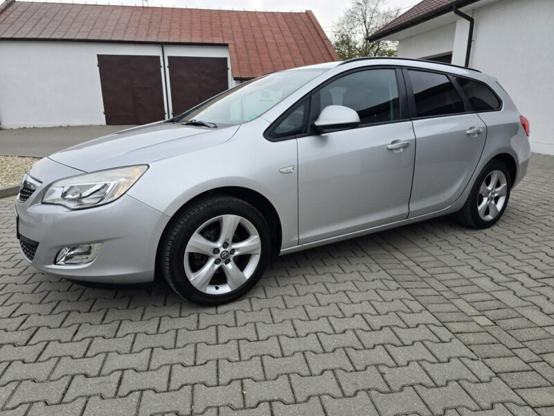 Opel Astra 1,4Benz Navigacja.Klimatyzacja.Serwis.Centralka,kredyt.OKAZJA J (2009-2019)