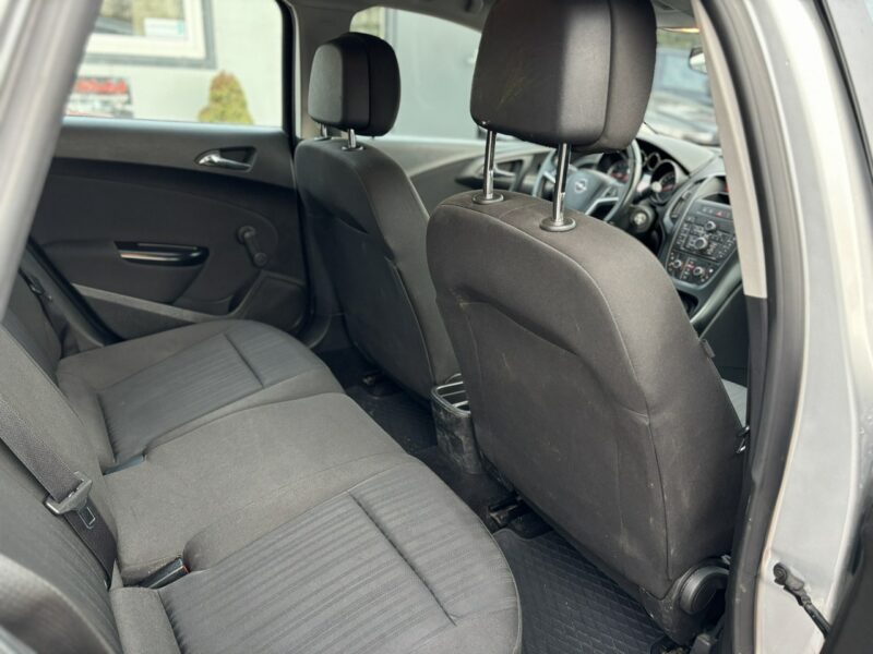 Opel Astra Gwarancja, Benzyna, Klima, Drugie koła J (2009-2019)