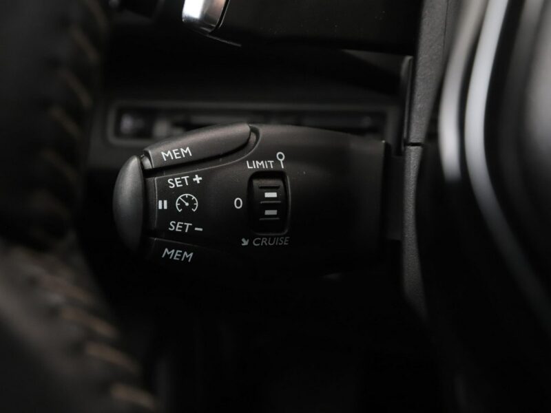 Peugeot 3008 automat virtual cocpit navi klima auto kamera i czujniki parkowania II (2016-)