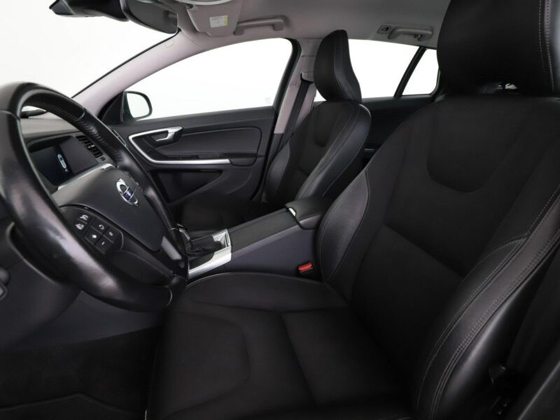 Volvo V60 2.0D Automat Business Navi Tempomat Grzane Fotele BiXenon Kamera PDC I (2010-2018)