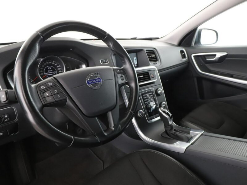 Volvo V60 2.0D Automat Business Navi Tempomat Grzane Fotele BiXenon Kamera PDC I (2010-2018)