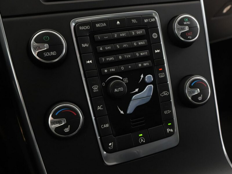 Volvo V60 2.0D Automat Business Navi Tempomat Grzane Fotele BiXenon Kamera PDC I (2010-2018)