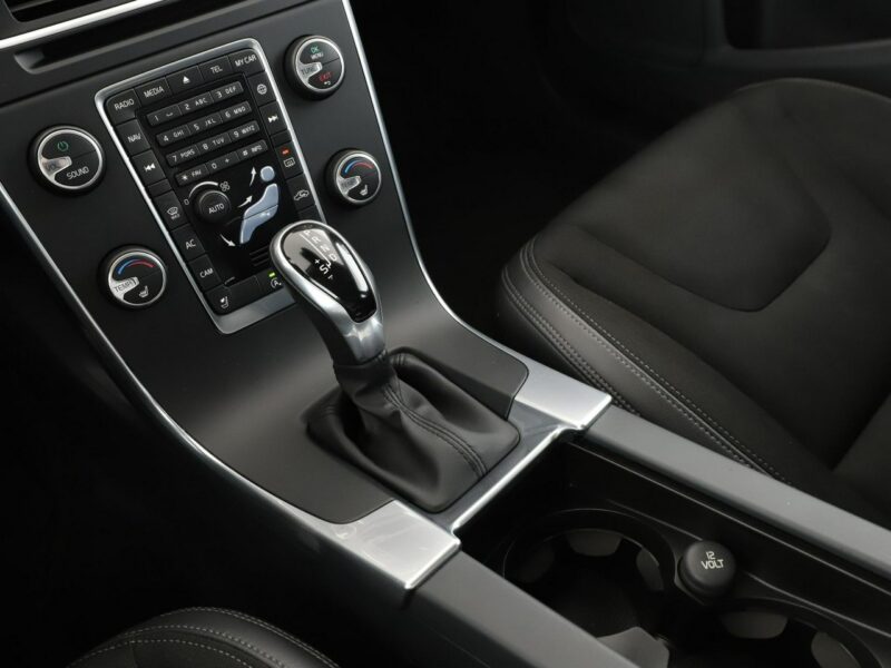 Volvo V60 2.0D Automat Business Navi Tempomat Grzane Fotele BiXenon Kamera PDC I (2010-2018)