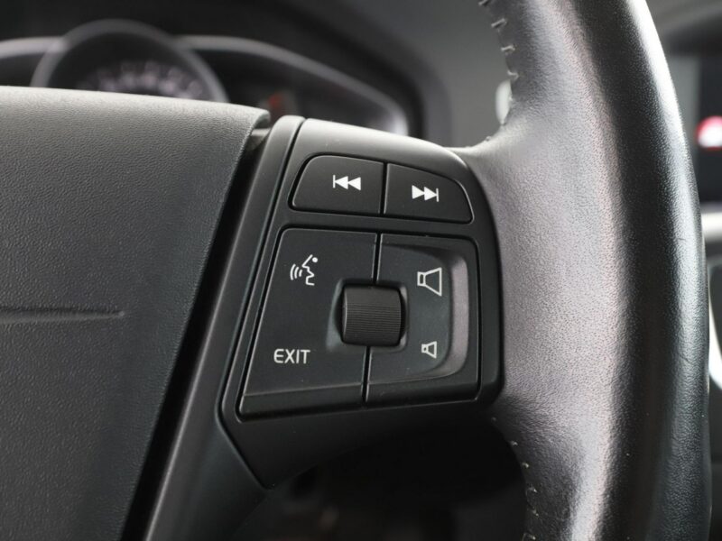Volvo V60 2.0D Automat Business Navi Tempomat Grzane Fotele BiXenon Kamera PDC I (2010-2018)